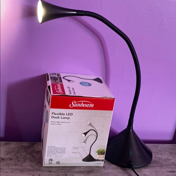 Flexible LED Desk Light - Picture 4 of 5